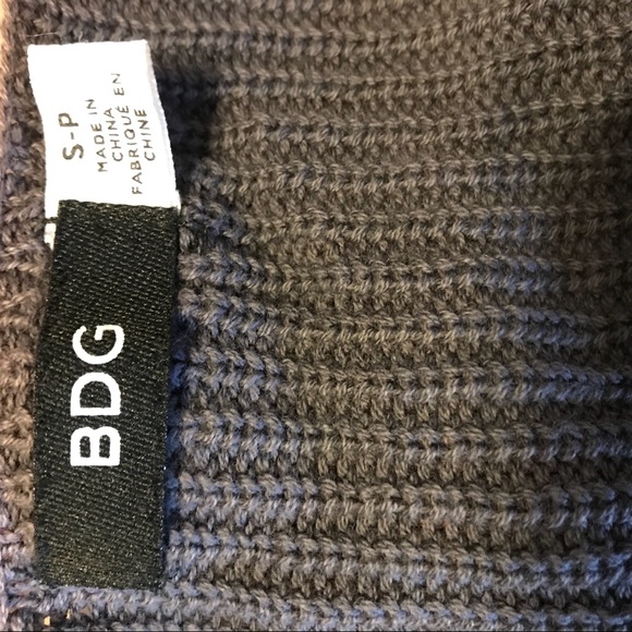 Urban outfitters distressed grey sweater crop top - Picture 3 of 3